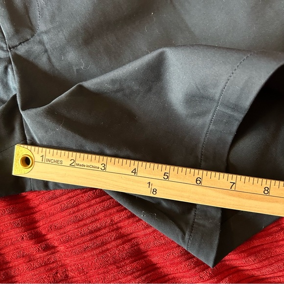 Club Monaco Baxter Fit Men’s Navy Shorts. Size 34. - Picture 11 of 12